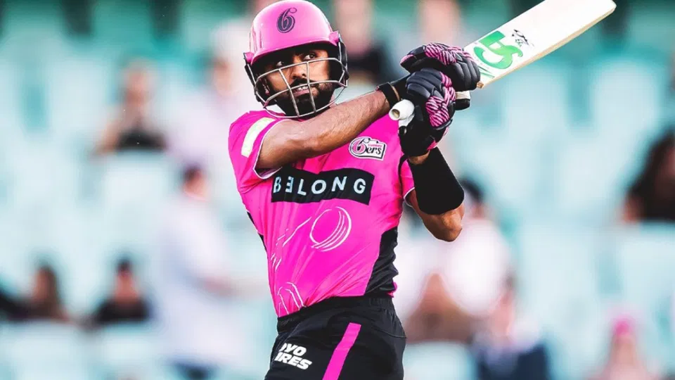 बाबर आज़म ने BBL 2025-26 के बीच में ही टूर्नामेंट छोड़ने के बाद सिडनी सिक्सर्स ने तोड़ी चुप्पी